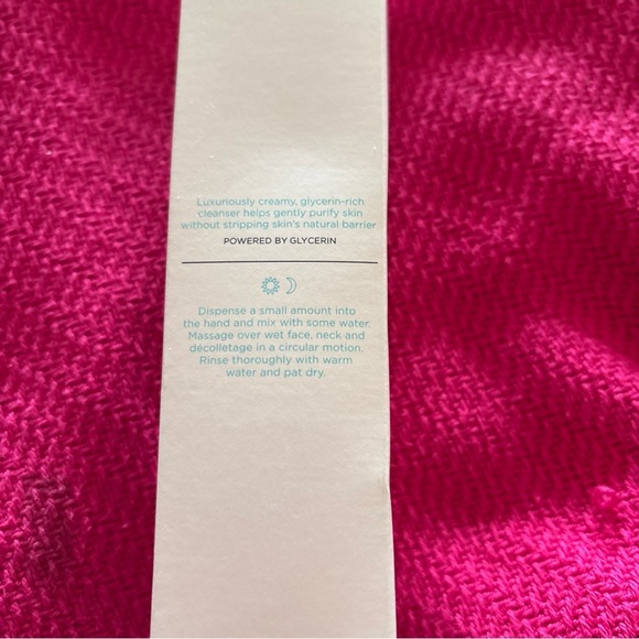 Neo Cleanse Gentle Cleanser - White - Picture 3 of 3